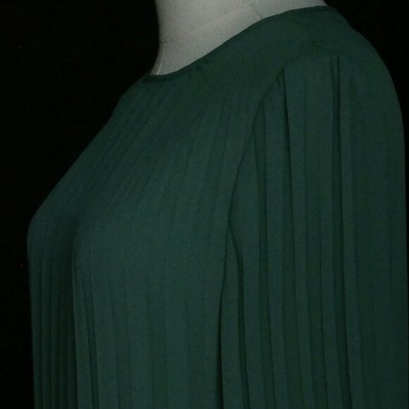 H&M | NWOT Holiday Festive Pleated Green Blouse - Picture 3 of 7